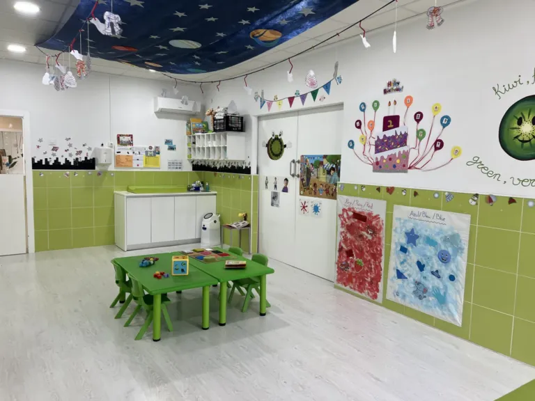 Instalaciones y patio del centro de educación infantil Bombonets en Dénia